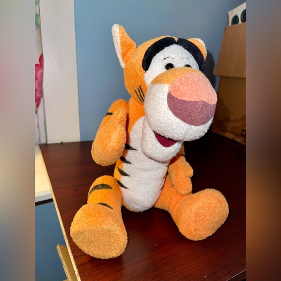 Disney Store Winnie the Poohs Posable Book of Tigger Doll. - Picture 3 of 6